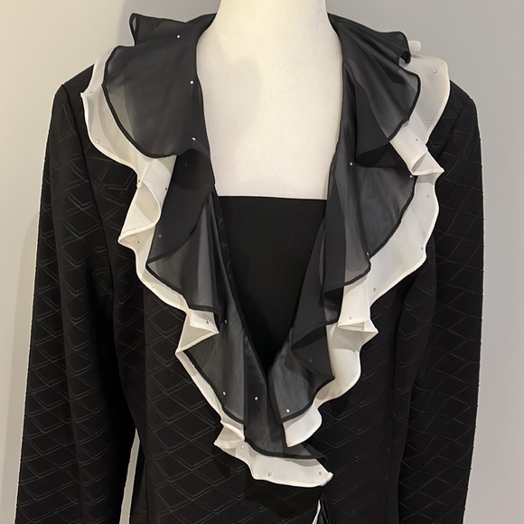 Donna Vinci Vintage Over Size Ruffled Black Blazer - Picture 3 of 17